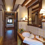 La Corte De Lugas
